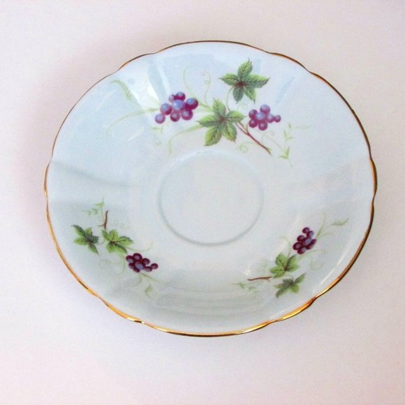 Windsor Bone China Saucer Pale Blue Grape & Leaf Pattern Vintage England - Picture 1 of 4